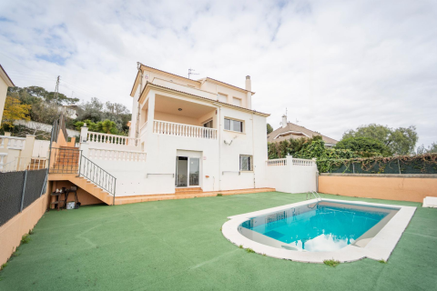 House for sale in Coma-Ruga, Tarragona, Spain 5 bedrooms, No. 141082 - photo 1