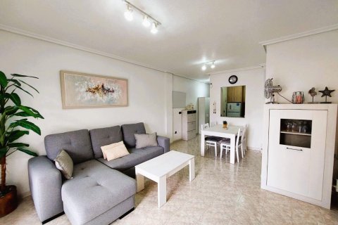 Huoneisto myytävänä Playa Flamenca II, Alicante, Espanja, 2 makuuhuonetta, 75 m2 No. 182997 - kuva 5