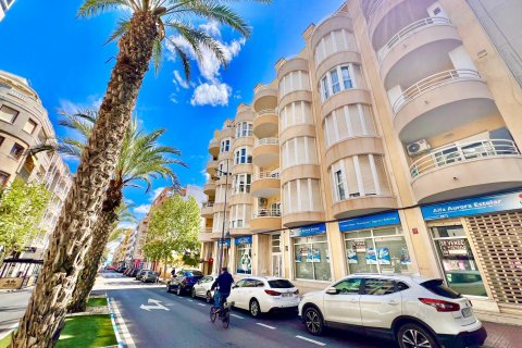 Apartamento en Torrevieja, Alicante, España 2 dormitorios, 72 m2 No. 182999