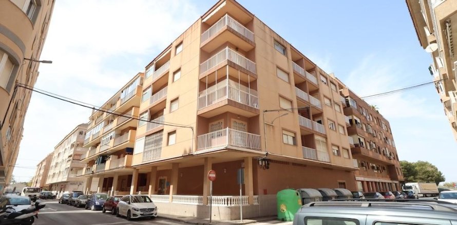 Apartment in Torrevieja, Alicante, Spain 3 bedrooms, 85 sq.m. No. 182996