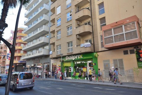 Dzīvoklis pārdošanā Torrevieja, Alicante, Spānijā 7 istabas, 200 m2 Nr. 115402 - attēls 1