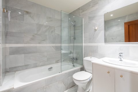 Apartment à vendre Barcelona, Espagne, 3 chambres, 121 m2 No. 133357 - photo 17