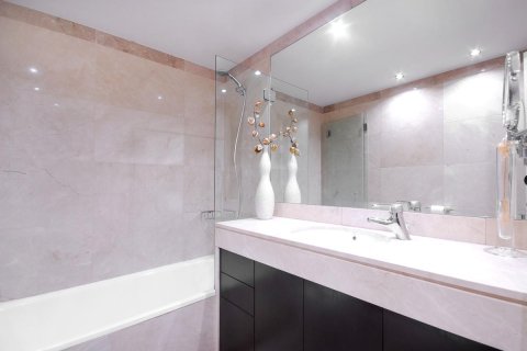 Apartment à vendre Barcelona, Espagne, 3 chambres, 176 m2 No. 133358 - photo 19