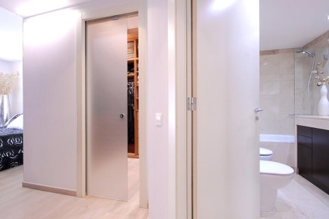Apartment à vendre Barcelona, Espagne, 3 chambres, 176 m2 No. 133358 - photo 17