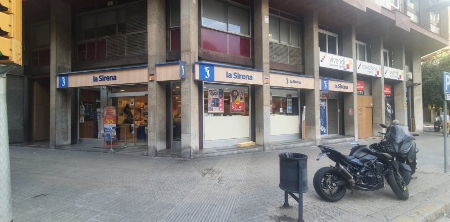 Commercial property Eixample, Barcelona, Espagne 195 m2 No. 133360