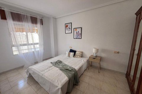 Apartamento en venta en Torrevieja, Alicante, España 3 dormitorios, 95 m2 No. 184275 - foto 5