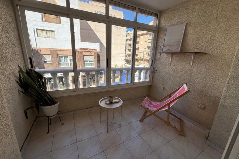 Apartamento en venta en Torrevieja, Alicante, España 3 dormitorios, 95 m2 No. 184275 - foto 3
