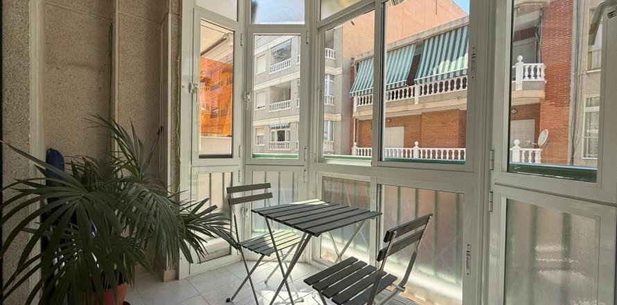 Apartment à Torrevieja, Alicante, Espagne 1 chambre, 64 m2 No. 184276