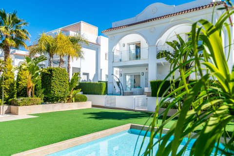Villa for sale in Ciudad Quesada, Alicante, Spain 2 bedrooms, 134 sq.m. No. 194588 - photo 2