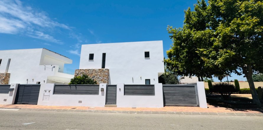 Villa in San Pedro del Pinatar, Murcia, Spain 3 bedrooms, 154 sq.m. No. 194586