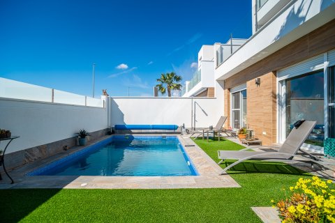 Villa for sale in Pilar de la Horadada, Alicante, Spain 3 bedrooms, 120 sq.m. No. 194590 - photo 2