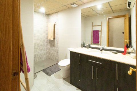 Huoneisto myytävänä Valencia, Espanja, 3 makuuhuonetta, 97 m2 No. 146934 - kuva 8