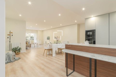Huoneisto myytävänä Barcelona, Espanja, 3 makuuhuonetta, 130 m2 No. 192704 - kuva 11