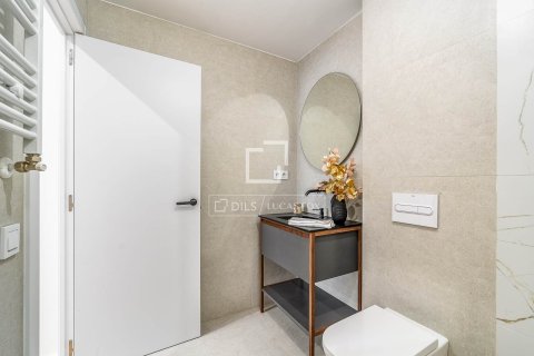 Huoneisto myytävänä Barcelona, Espanja, 3 makuuhuonetta, 130 m2 No. 192704 - kuva 25