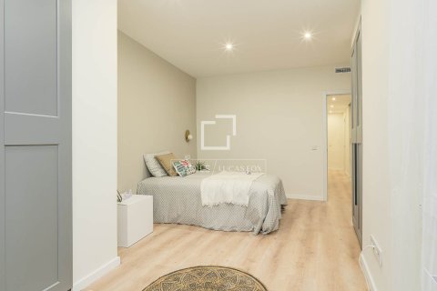 Huoneisto myytävänä Barcelona, Espanja, 3 makuuhuonetta, 130 m2 No. 192704 - kuva 29