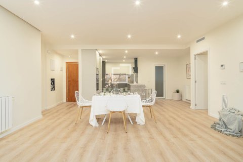 Huoneisto myytävänä Barcelona, Espanja, 3 makuuhuonetta, 130 m2 No. 192704 - kuva 5