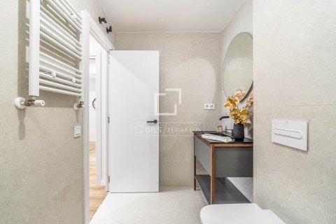 Huoneisto myytävänä Barcelona, Espanja, 3 makuuhuonetta, 130 m2 No. 192704 - kuva 24