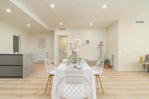 Huoneisto myytävänä Barcelona, Espanja, 3 makuuhuonetta, 130 m2 No. 192704 - kuva 13