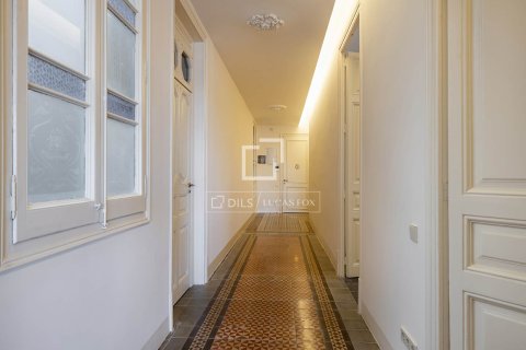 Huoneisto myytävänä Barcelona, Espanja, 3 makuuhuonetta, 184 m2 No. 192701 - kuva 24