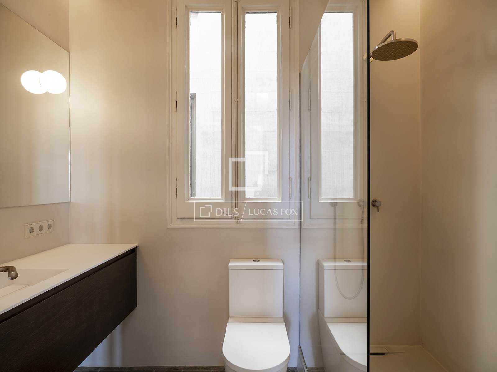 Appartamento a Barcelona, Spagna 3 camere da letto, 184 mq. N° 192701