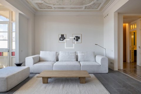 Huoneisto myytävänä Barcelona, Espanja, 3 makuuhuonetta, 184 m2 No. 192701 - kuva 3
