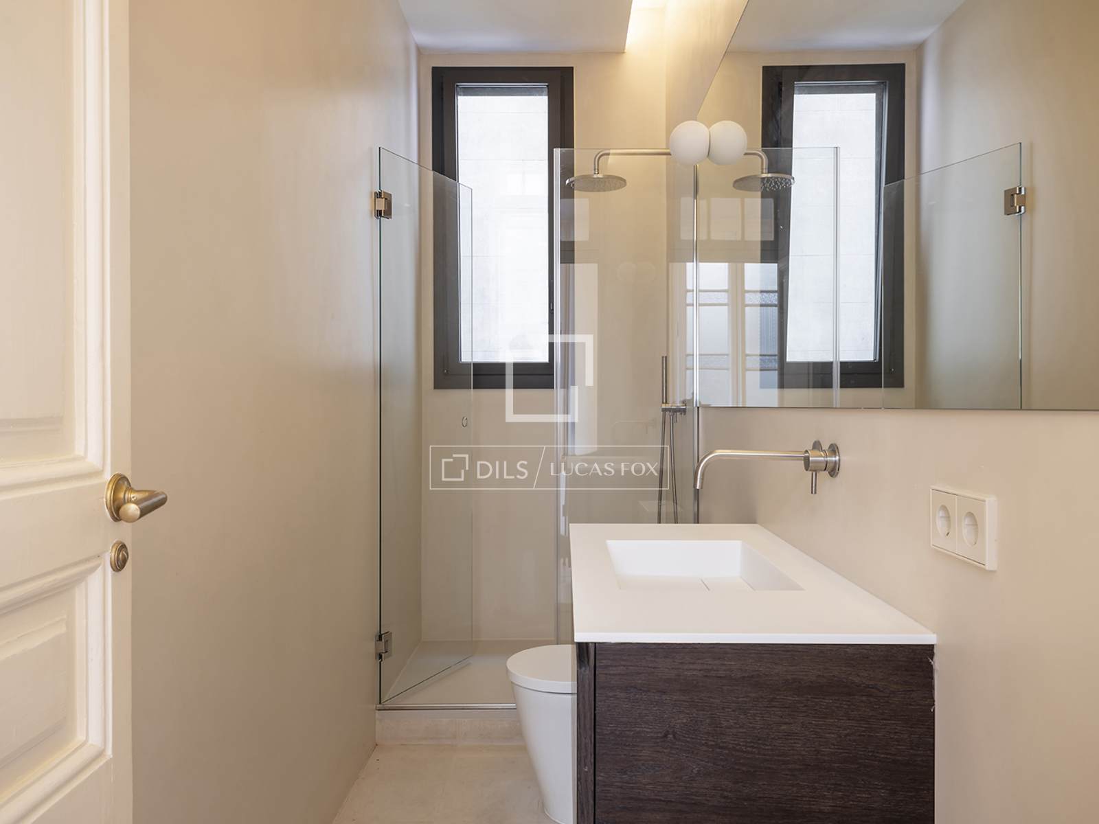 Appartamento a Barcelona, Spagna 3 camere da letto, 184 mq. N° 192701
