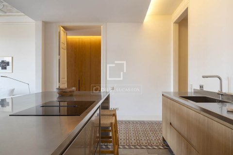 Huoneisto myytävänä Barcelona, Espanja, 3 makuuhuonetta, 184 m2 No. 192701 - kuva 18