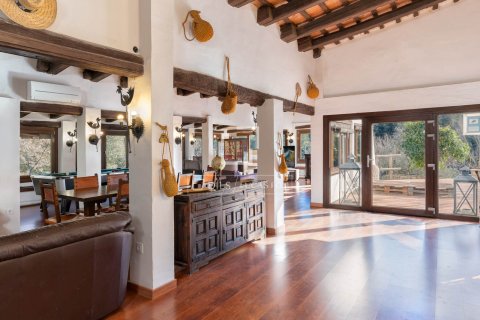 Finca myytävänä Mataro, Barcelona, Espanja, 13 makuuhuonetta, 651 m2 No. 192705 - kuva 10