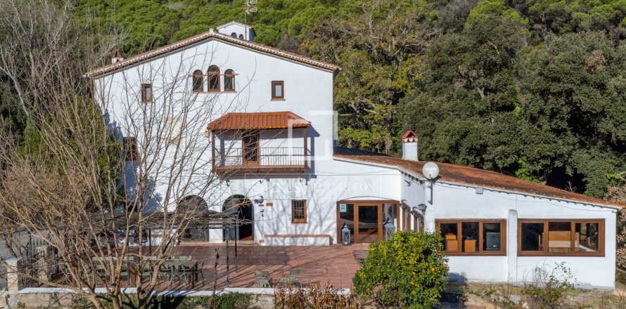 Finca i Mataro, Barcelona, Spanien 13 sovrum, 651 kvm. Nr. 192705