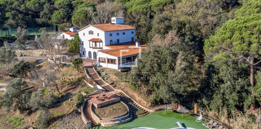 Finca Mataro, Barcelona, Espanja 13 makuuhuonetta, 651 m2 No. 192705