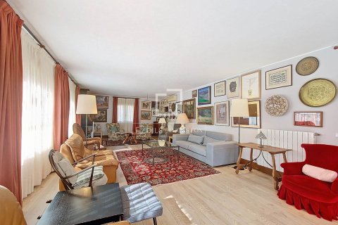Finca myytävänä Vilanova i la Geltru, Barcelona, Espanja, 5 makuuhuonetta, 248 m2 No. 192707 - kuva 14