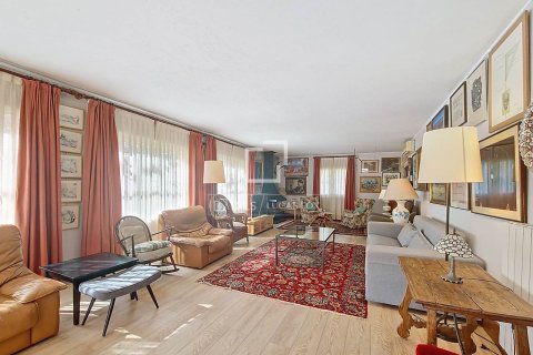 Finca myytävänä Vilanova i la Geltru, Barcelona, Espanja, 5 makuuhuonetta, 248 m2 No. 192707 - kuva 13