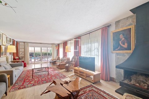 Finca myytävänä Vilanova i la Geltru, Barcelona, Espanja, 5 makuuhuonetta, 248 m2 No. 192707 - kuva 15