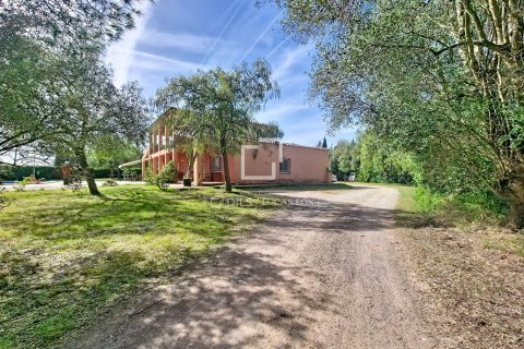 Finca myytävänä Vilanova i la Geltru, Barcelona, Espanja, 5 makuuhuonetta, 248 m2 No. 192707 - kuva 8