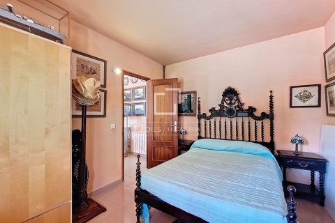 Finca myytävänä Vilanova i la Geltru, Barcelona, Espanja, 5 makuuhuonetta, 248 m2 No. 192707 - kuva 24