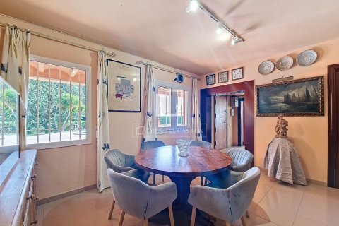 Finca myytävänä Vilanova i la Geltru, Barcelona, Espanja, 5 makuuhuonetta, 248 m2 No. 192707 - kuva 22