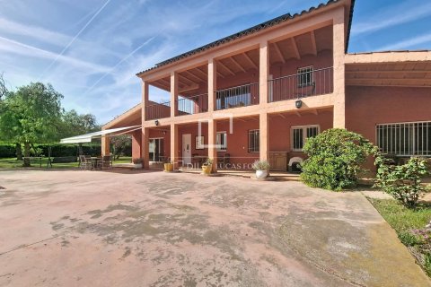 Finca myytävänä Vilanova i la Geltru, Barcelona, Espanja, 5 makuuhuonetta, 248 m2 No. 192707 - kuva 2