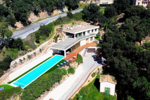 Продажа дома в Кастель-д'Аро, Герона, Испания 5 спален,  №140837 - фото 1