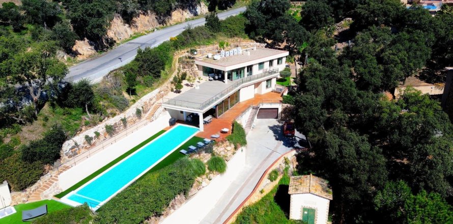 Дом в Кастель-д'Аро, Герона, Испания 5 спален,  №140837