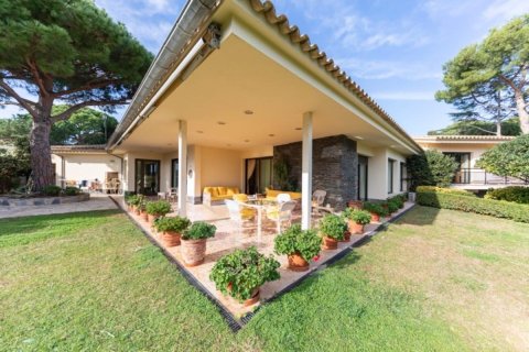 Продажа дома в С'Агаро, Герона, Испания 4 спальни, 2265м2 №140835 - фото 4