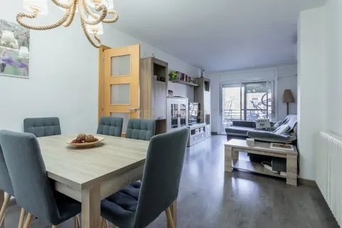 Apartment in Esparreguera, Barcelona, Spain 4 bedrooms, 124 sq.m. No. 186429