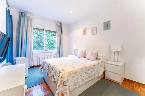Huoneisto myytävänä Barcelona, Espanja, 4 makuuhuonetta, 95 m2 No. 141079 - kuva 8