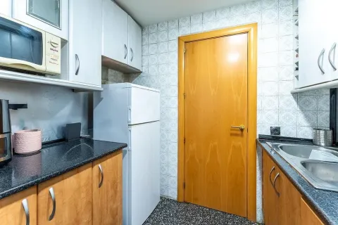 Huoneisto myytävänä Barcelona, Espanja, 4 makuuhuonetta, 95 m2 No. 141079 - kuva 18