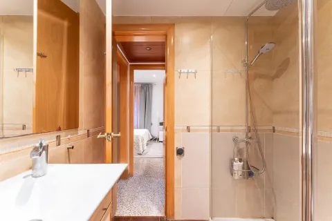 Huoneisto myytävänä Barcelona, Espanja, 4 makuuhuonetta, 95 m2 No. 141079 - kuva 23