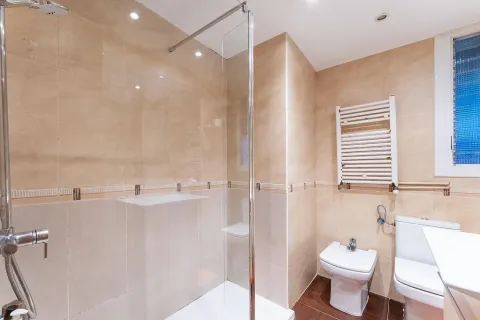 Huoneisto myytävänä Barcelona, Espanja, 4 makuuhuonetta, 95 m2 No. 141079 - kuva 24