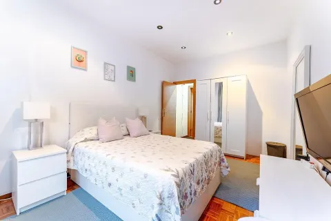 Huoneisto myytävänä Barcelona, Espanja, 4 makuuhuonetta, 95 m2 No. 141079 - kuva 9
