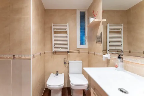 Huoneisto myytävänä Barcelona, Espanja, 4 makuuhuonetta, 95 m2 No. 141079 - kuva 4