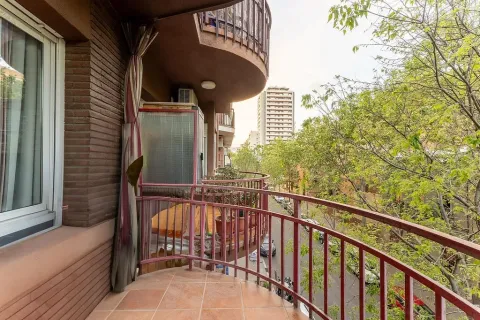 Huoneisto myytävänä Barcelona, Espanja, 4 makuuhuonetta, 95 m2 No. 141079 - kuva 11