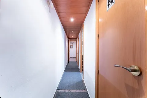 Huoneisto myytävänä Barcelona, Espanja, 4 makuuhuonetta, 95 m2 No. 141079 - kuva 22