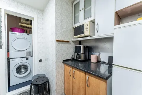 Huoneisto myytävänä Barcelona, Espanja, 4 makuuhuonetta, 95 m2 No. 141079 - kuva 19